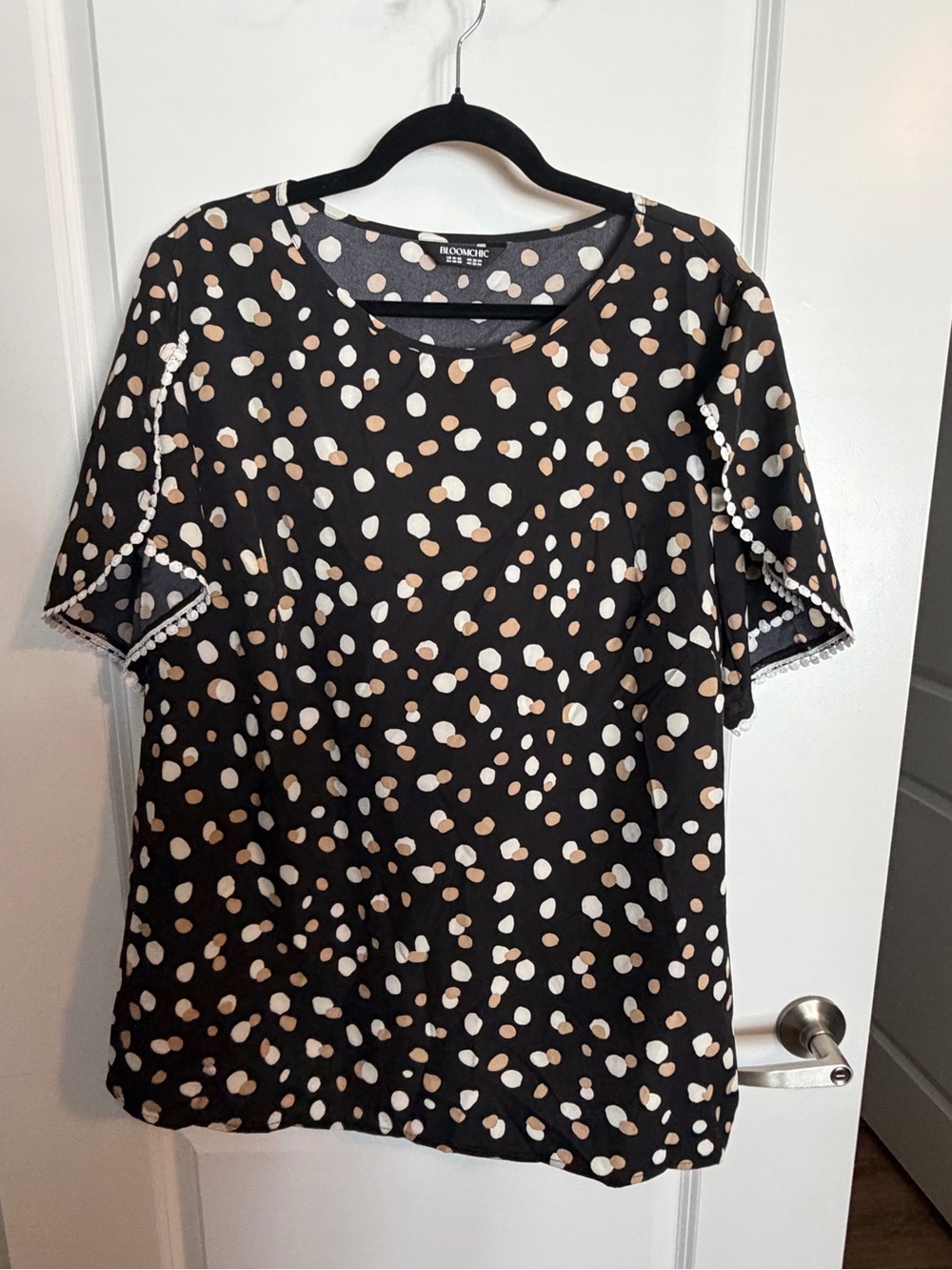 BloomChic Women Black Short Sleeve Polka Dot Blouse - 18-20- NWOT